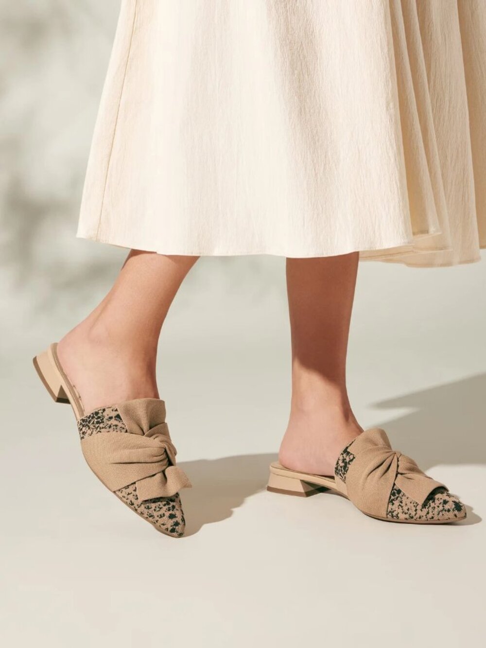 Vivaia Yaffa Pro Pointed-Toe Knot Bow Sandals in Snake Print Size 40/9